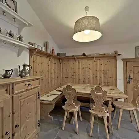 Attic View With Free Parking *